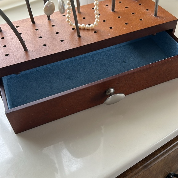 Wood and metal jewelry organizer - Picture 5 of 8
